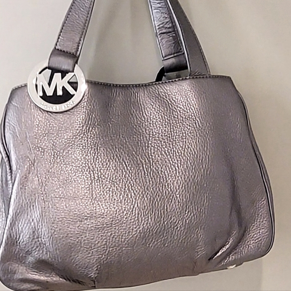 Michael kors ladies silver color bag NWOT - Picture 4 of 6